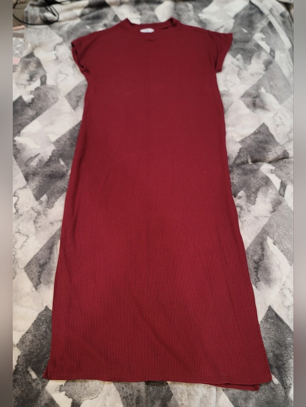 Time and Tru Burgundy Ribbed Short-Sleeve Midi Dress